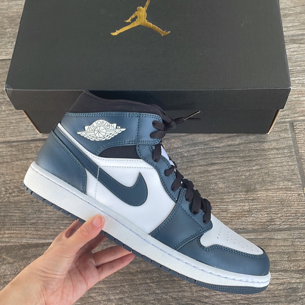 Air Jordan 1 Armory Navy Men’s Sneakers - Picture 4 of 8